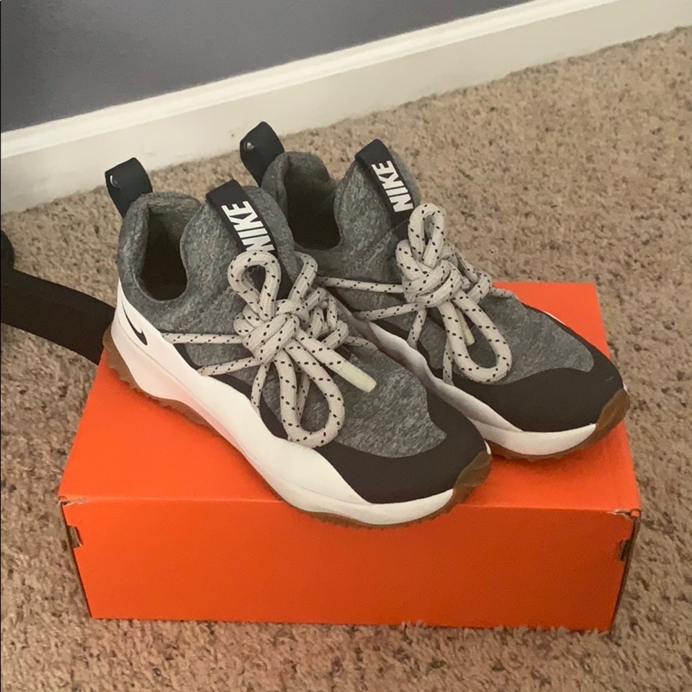 NWOB Nike Women’s City Loop Running Shoes SZ 9